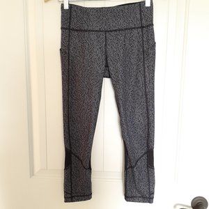 Lululemon Pace Rival Crop 2016 Seawheeze Coded Manifesto BlackWhite/Black Size 4